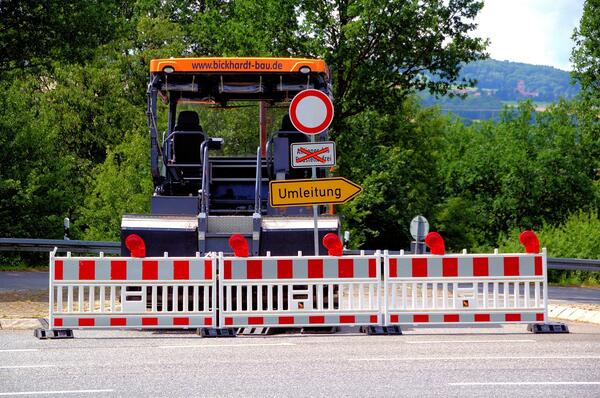 Bild vergrößern: Straßenbau_Umleitung