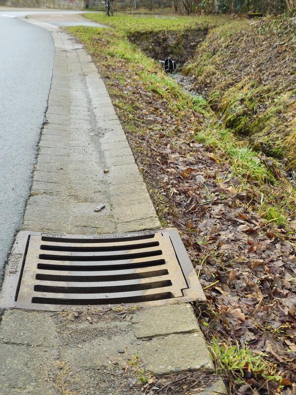 Bild vergrößern: Regenkanal in Sickte